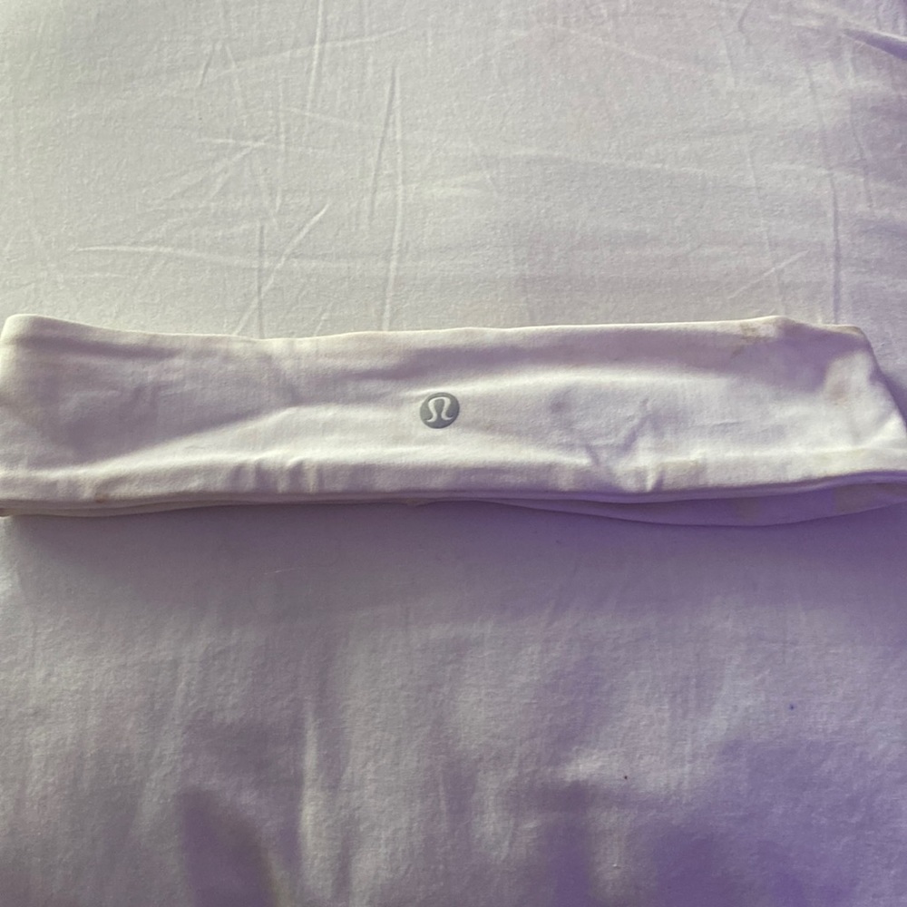 Lululemon white wonder under head band!!